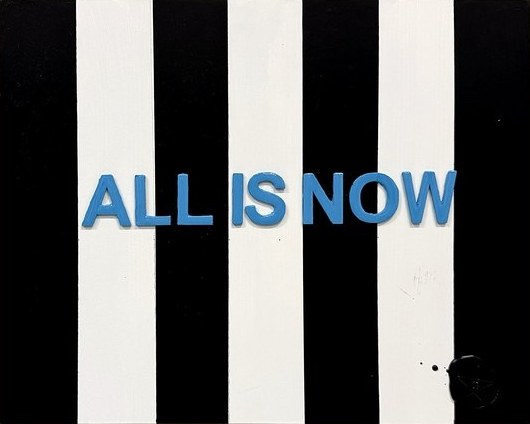 Fiercely Free No. 1, ALL IS NOW in Hellblau auf schwarz-weiß gestreiftem Grund