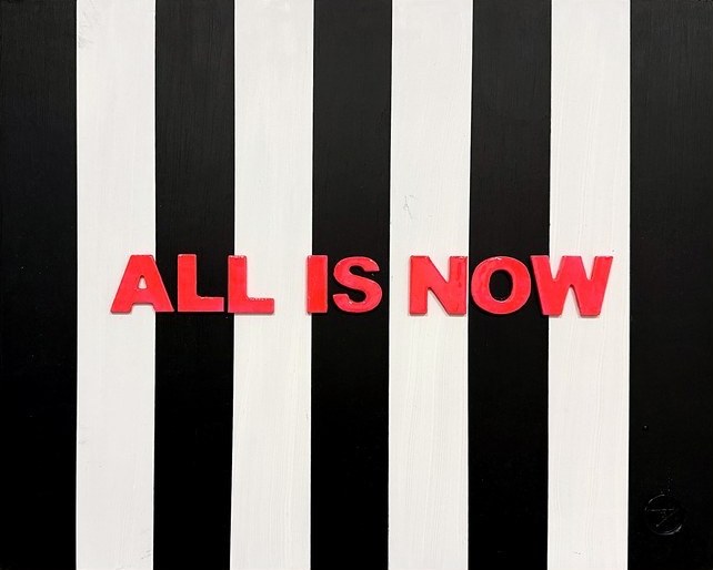Deliciously Loud No. 2, ALL IS NOW in Pink auf schwarz-weiß gestreiftem Grund